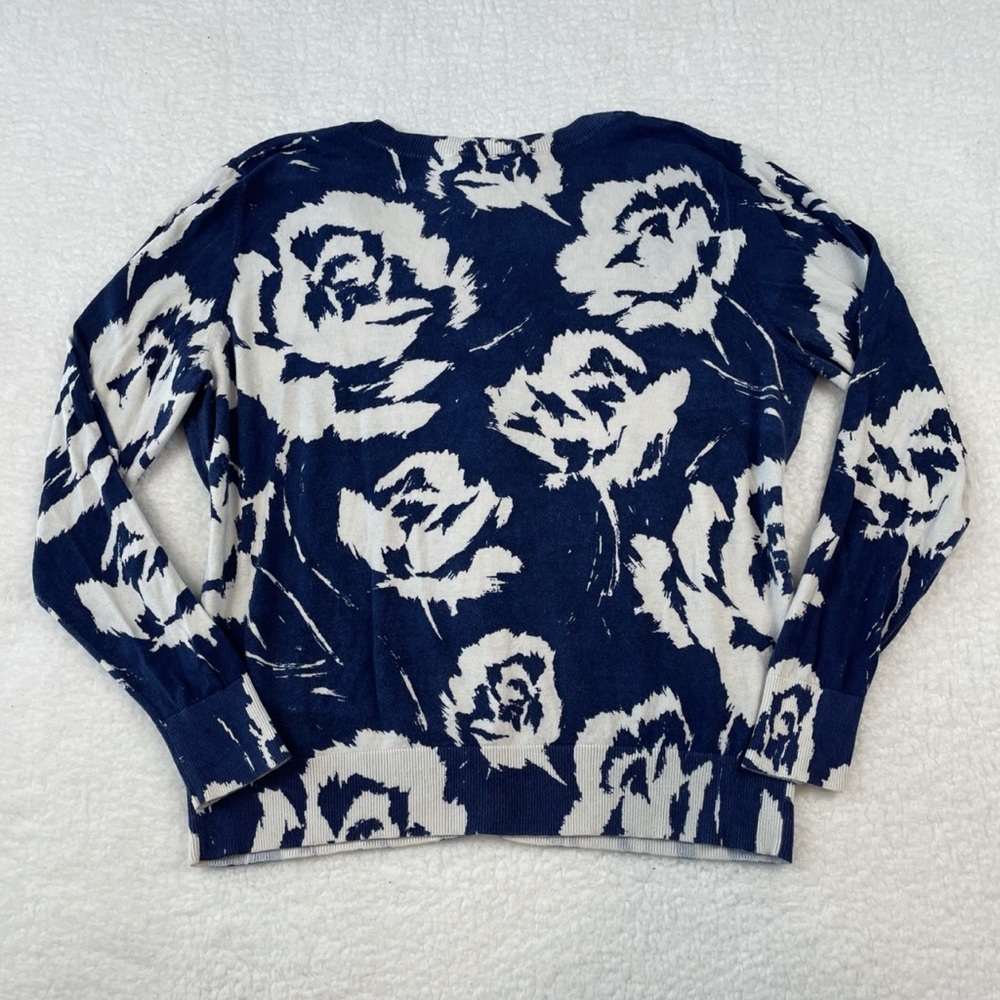 ST. JOHN’S BAY • Blue/White Floral Print V-Neck Long Sleeve Cardigan - Picture 8 of 16